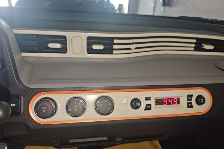 Used Wuling Hongguang MINIEV 2022 Easy Version Lithium-NMC Audio And AC Panel