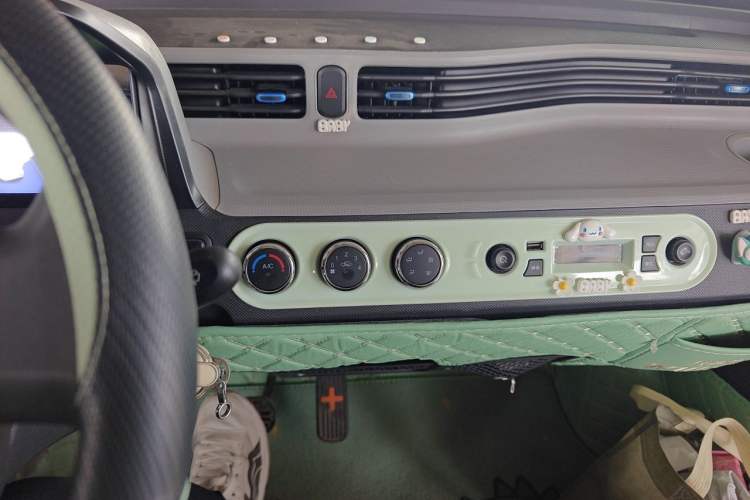 Used Wuling Hongguang MINIEV 2022 Zizai Version Lithium Iron Phosphate Audio And AC Panel
