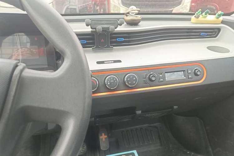 Used Wuling Hongguang MINIEV 2022 Easy Version Lithium Iron Phosphate Audio And AC Panel