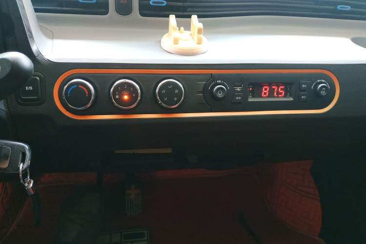 Used Wuling Hongguang MINIEV 2022 Easy Version Lithium Iron Phosphate Audio And AC Panel