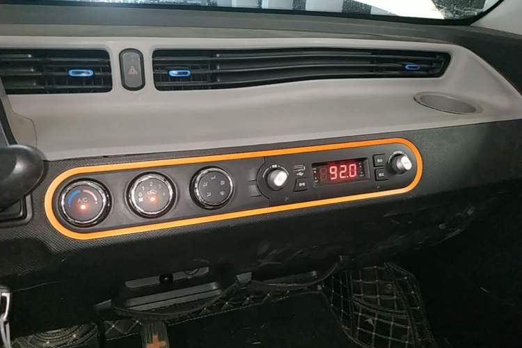 Used Wuling Hongguang MINIEV 2022 Zizai Version Lithium Iron Phosphate Audio And AC Panel