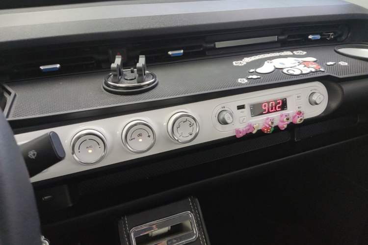 Used Wuling Hongguang MINIEV 2022 GAMEBOY 300km Enthusiast Model with Lithium Iron Phosphate Audio And AC Panel