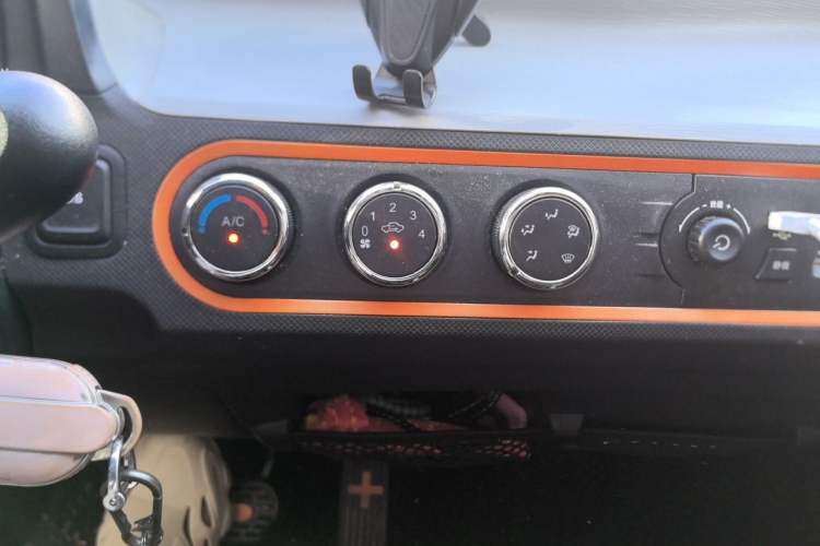 Used Wuling Hongguang MINIEV 2022 Zizai Version Lithium Iron Phosphate Audio And AC Panel