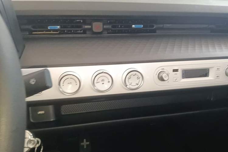 Used Wuling Hongguang MINIEV 2022 GAMEBOY 300km Play Edition Lithium Iron Phosphate Audio And AC Panel