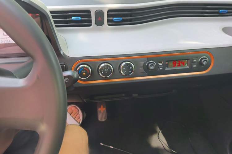 Used Wuling Hongguang MINIEV 2022 Easy Version Lithium Iron Phosphate Audio And AC Panel