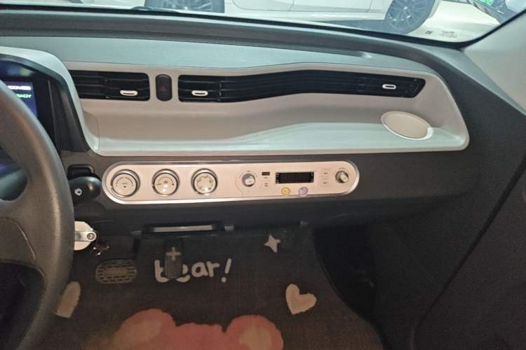 Used Wuling Hongguang MINIEV 2022 Macaron Premium Model – Lithium Iron Phosphate Audio And AC Panel