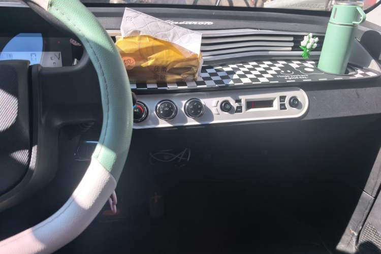 Used Wuling Hongguang MINIEV 2022 Zizai Version Lithium Iron Phosphate Audio And AC Panel