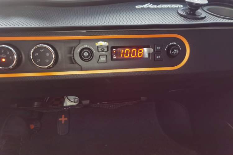Used Wuling Hongguang MINIEV 2022 Zizai Version Lithium Iron Phosphate Audio And AC Panel