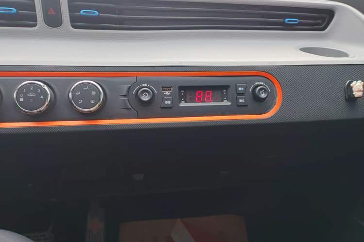 Used Wuling Hongguang MINIEV 2022 Zizai Version Lithium Iron Phosphate Audio And AC Panel