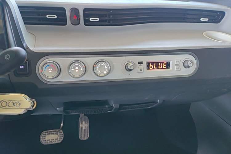 Used Wuling Hongguang MINIEV 2022 Macaron Fashion Edition Lithium-Nickel-Cobalt-Alpha-oxide Audio And AC Panel