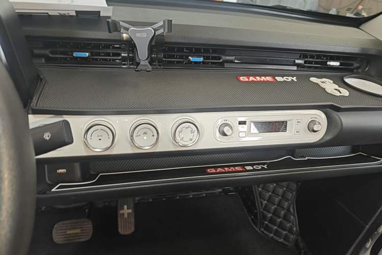 Used Wuling Hongguang MINIEV 2022 GAMEBOY 300km Enthusiast Model with Lithium Iron Phosphate Audio And AC Panel