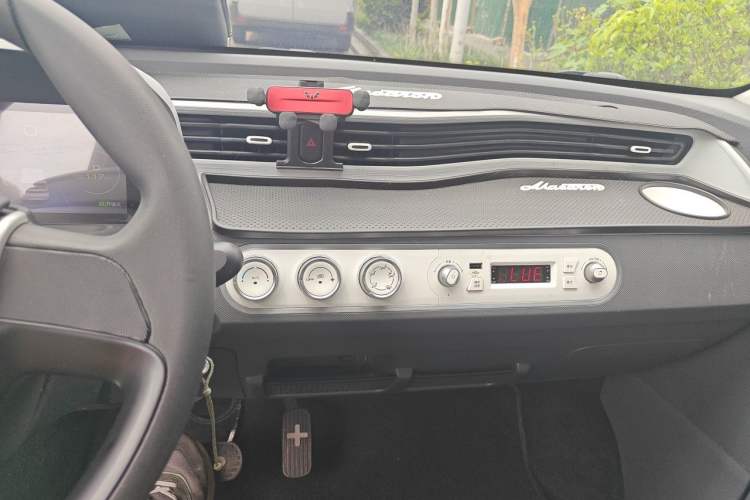 Used Wuling Hongguang MINIEV 2022 Macaron Fashion Model Lithium Iron Phosphate Audio And AC Panel