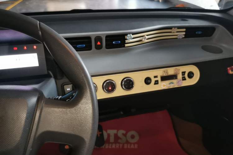 Used Wuling Hongguang MINIEV 2022 Easy Version Lithium Iron Phosphate Audio And AC Panel