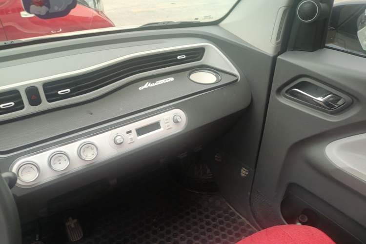 Used Wuling Hongguang MINIEV 2022 Macaron Premium Model – Lithium Iron Phosphate Audio And AC Panel