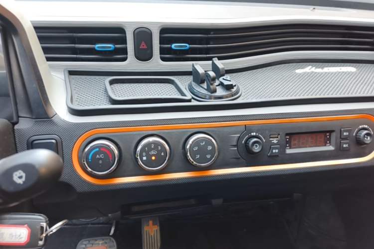 Used Wuling Hongguang MINIEV 2022 Macaron Fashion Model Lithium Iron Phosphate Audio And AC Panel
