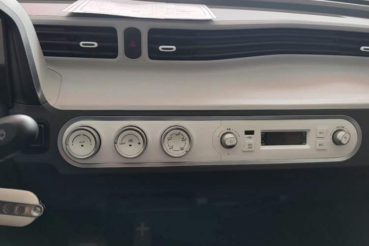 Used Wuling Hongguang MINIEV 2022 Macaron Premium Model – Lithium Iron Phosphate Audio And AC Panel