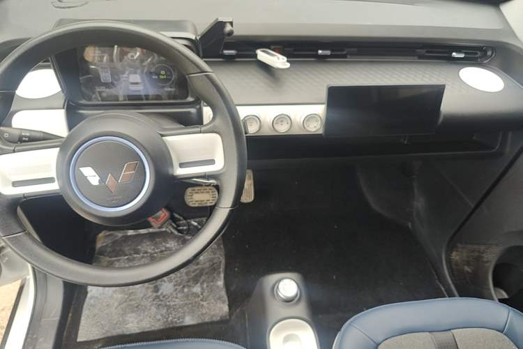 Used Wuling Hongguang MINIEV 2022 GAMEBOY 200km Gaming Edition with Lithium Iron Phosphate Center Console