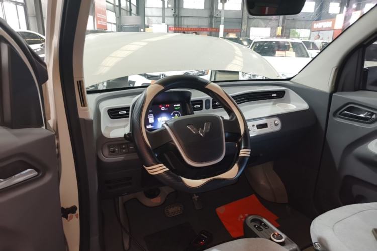 Used Wuling Hongguang MINIEV 2022 Macaron Premium Model – Lithium Iron Phosphate Center Console
