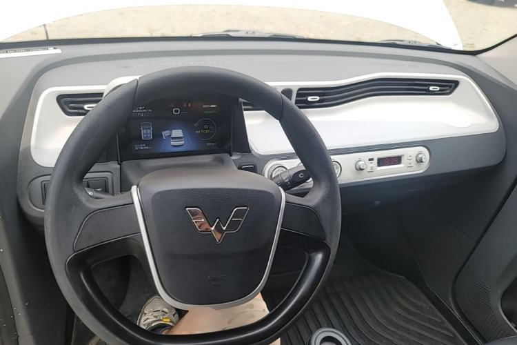 Used Wuling Hongguang MINIEV 2022 Macaron Fashion Model Lithium Iron Phosphate Center Console