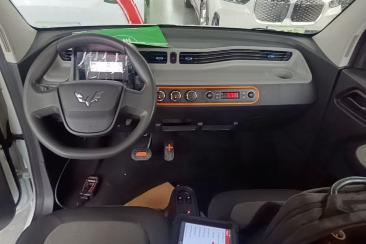 Used Wuling Hongguang MINIEV 2022 Easy Version Lithium Iron Phosphate Center Console