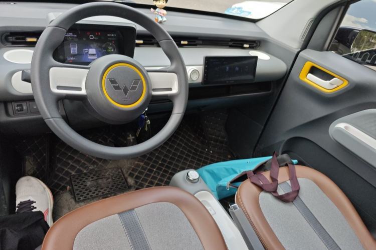 Used Wuling Hongguang MINIEV 2022 GAMEBOY 300km Enthusiast Model with Lithium Iron Phosphate Center Console