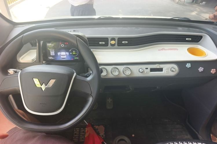 Used Wuling Hongguang MINIEV 2022 Macaron Premium Model – Lithium Iron Phosphate Center Console