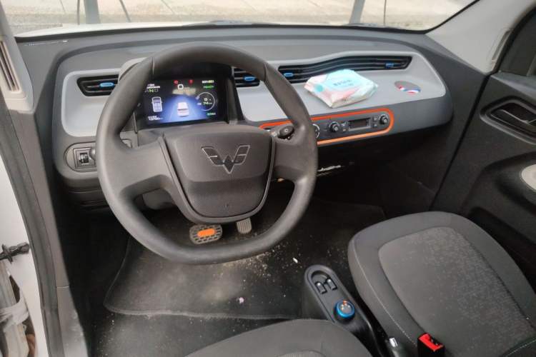 Used Wuling Hongguang MINIEV 2022 Zizai Version Lithium Iron Phosphate Center Console