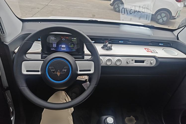 Used Wuling Hongguang MINIEV 2022 GAMEBOY 300km Enthusiast Model with Lithium Iron Phosphate Center Console