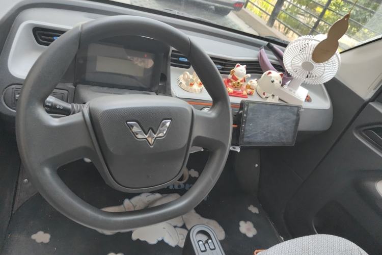 Used Wuling Hongguang MINIEV 2022 Easy Version Lithium Iron Phosphate Center Console