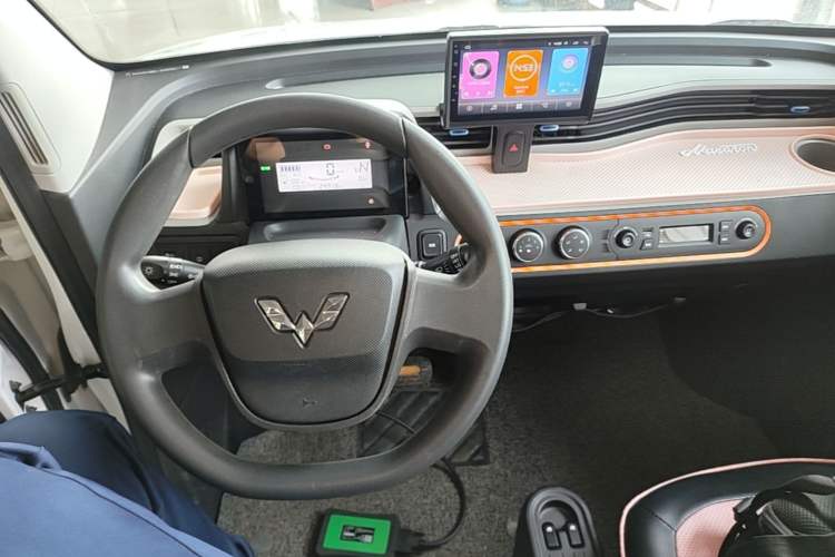 Used Wuling Hongguang MINIEV 2022 Easy Version Lithium Iron Phosphate Center Console