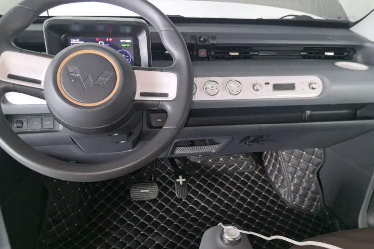Used Wuling Hongguang MINIEV 2022 GAMEBOY 200km Gaming Edition with Lithium Iron Phosphate Center Console