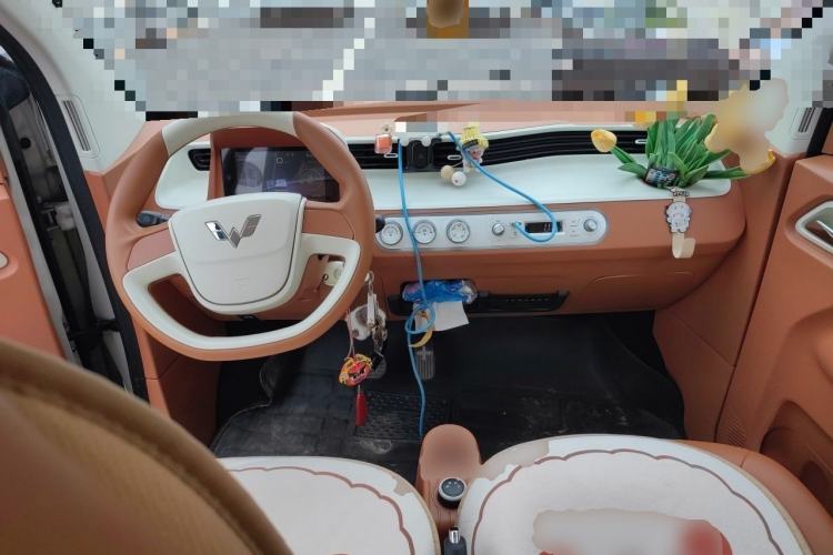 Used Wuling Hongguang MINIEV 2022 Macaron Premium Model – Lithium Iron Phosphate Center Console