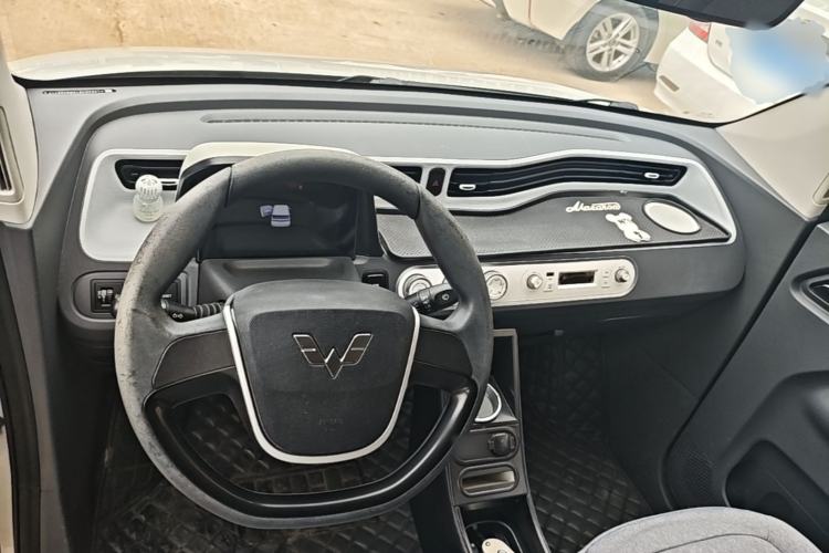 Used Wuling Hongguang MINIEV 2022 Macaron Premium Model – Lithium Iron Phosphate Center Console