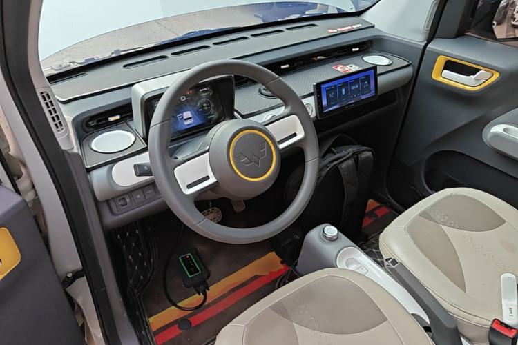 Used Wuling Hongguang MINIEV 2022 GAMEBOY 300km Enthusiast Model with Lithium Iron Phosphate Center Console