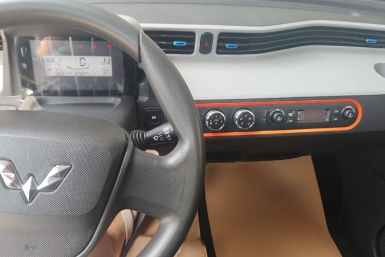 Used Wuling Hongguang MINIEV 2022 Easy Version Lithium Iron Phosphate Center Console