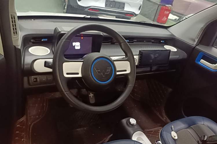 Used Wuling Hongguang MINIEV 2022 GAMEBOY 300km Enthusiast Model with Lithium Iron Phosphate Center Console