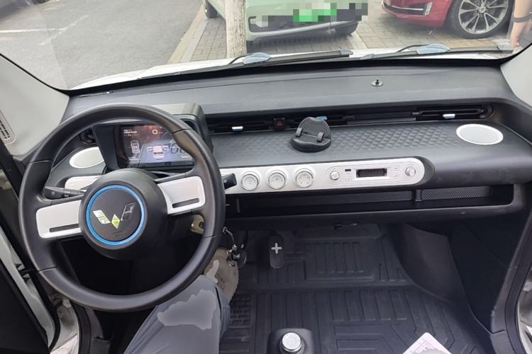 Used Wuling Hongguang MINIEV 2022 GAMEBOY 300km Enthusiast Model with Lithium Iron Phosphate Center Console