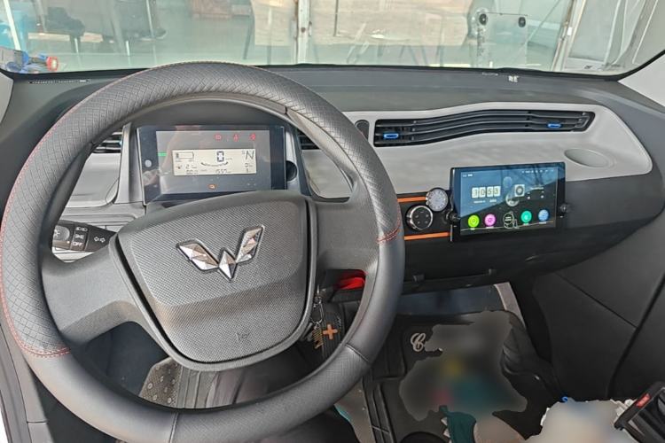Used Wuling Hongguang MINIEV 2022 Easy Version Lithium Iron Phosphate Center Console