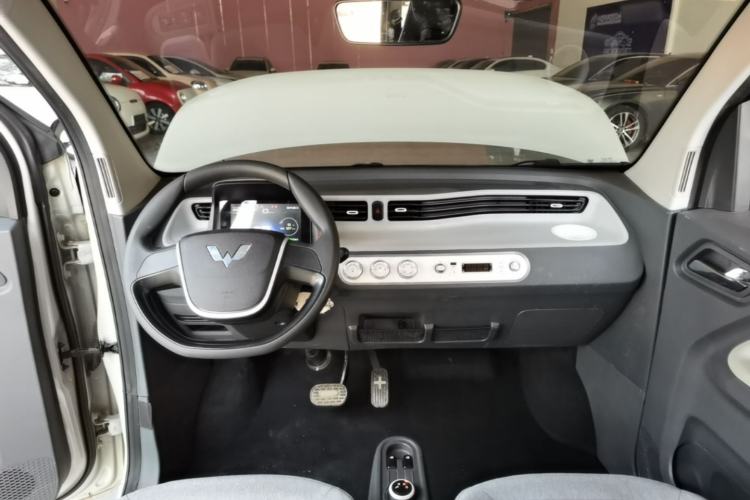 Used Wuling Hongguang MINIEV 2022 Macaron Premium Model – Lithium Iron Phosphate Center Console