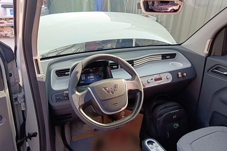 Used Wuling Hongguang MINIEV 2022 Macaron Fashion Model Lithium Iron Phosphate Center Console