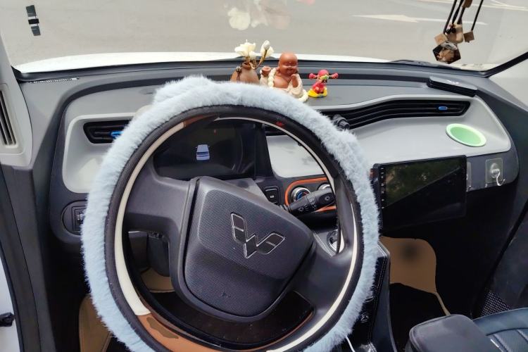 Used Wuling Hongguang MINIEV 2022 Macaron Premium Model – Lithium Ternary Battery Center Console