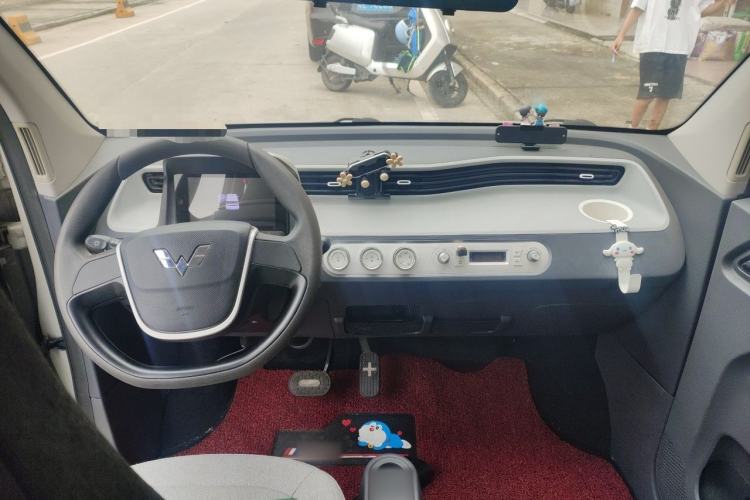 Used Wuling Hongguang MINIEV 2022 Macaron Premium Model – Lithium Iron Phosphate Center Console