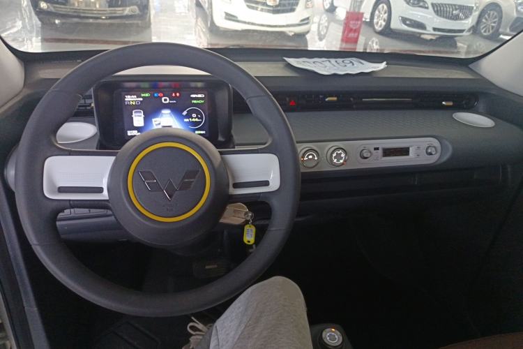 Used Wuling Hongguang MINIEV 2022 GAMEBOY 300km Enthusiast Model with Lithium Iron Phosphate Center Console