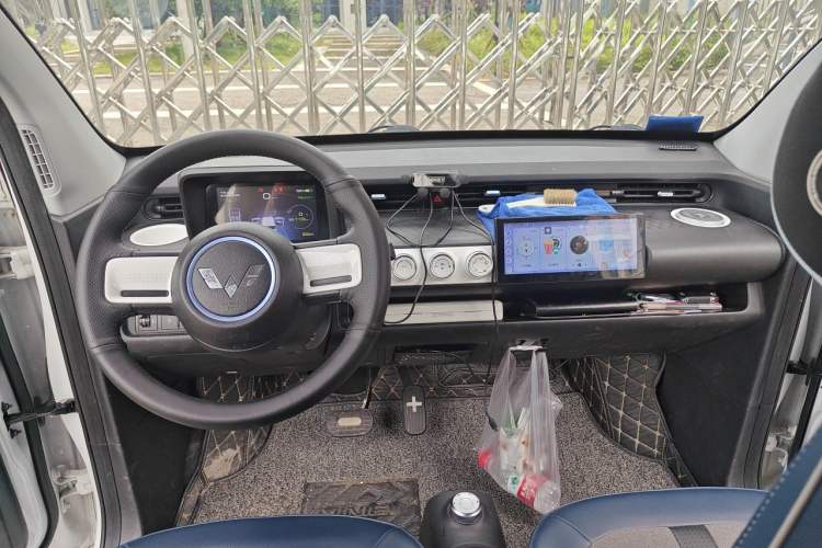 Used Wuling Hongguang MINIEV 2022 GAMEBOY 200km Gaming Edition with Lithium Iron Phosphate Center Console