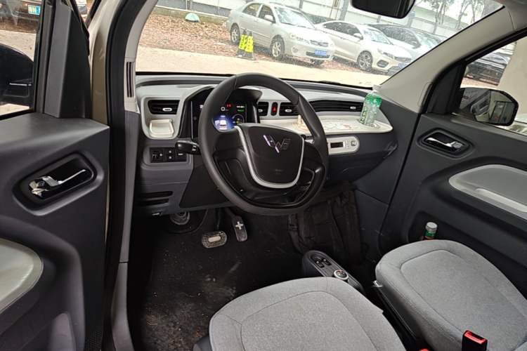 Used Wuling Hongguang MINIEV 2022 Macaron Premium Model – Lithium Iron Phosphate Center Console