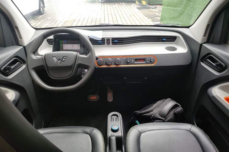 Used Wuling Hongguang MINIEV 2022 Zizai Version Lithium Iron Phosphate Center Console