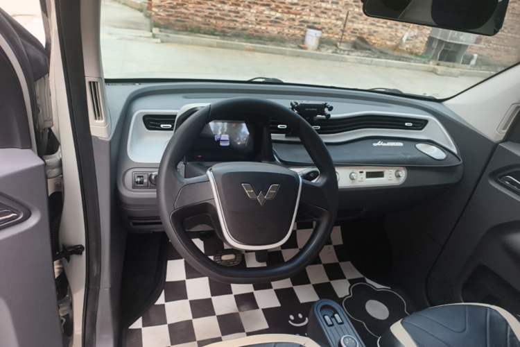 Used Wuling Hongguang MINIEV 2022 Macaron Premium Model – Lithium Iron Phosphate Center Console
