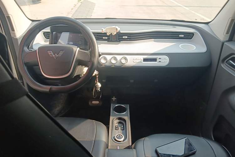 Used Wuling Hongguang MINIEV 2022 Macaron Premium Model – Lithium Iron Phosphate Center Console
