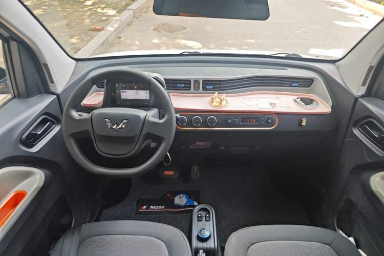 Used Wuling Hongguang MINIEV 2022 Easy Version Lithium Iron Phosphate Center Console