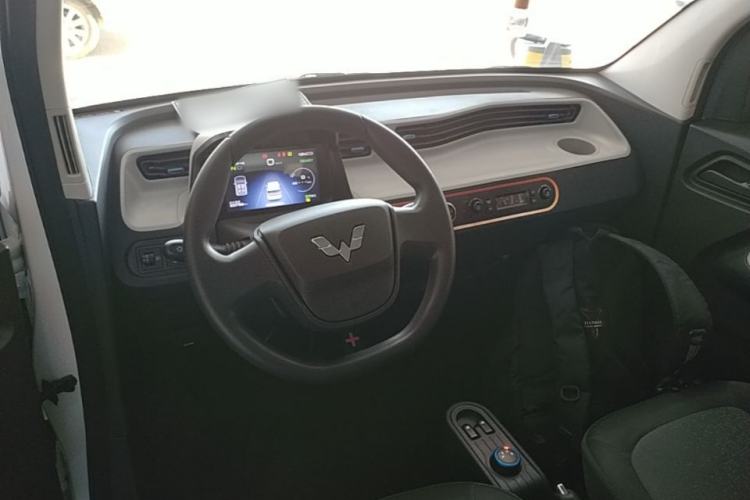 Used Wuling Hongguang MINIEV 2022 Zizai Version Lithium Iron Phosphate Center Console